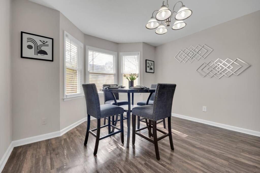 Plush Two Bedroom Retreat. A Home Away From Home! Riverdale Eksteriør billede